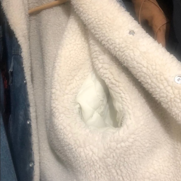 Vintage Levi’s Sherpa lined denim trucker jacket - Picture 7 of 7